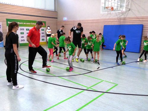 Handballstars zu Gast in der Pestalozzi-Grundschule Hockenheim