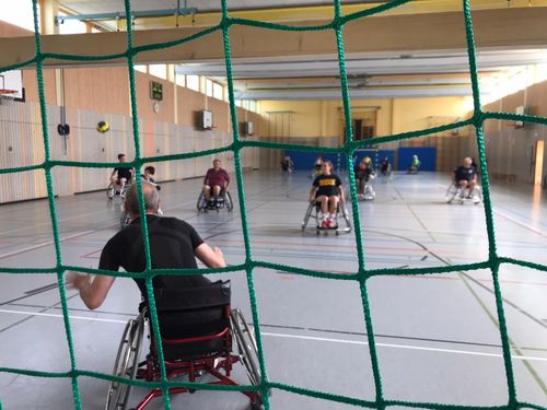 Rollstuhl-Handball: Badisch-Elsässischer Vergleich zum Auftakt der Handballsaison in Frankreich