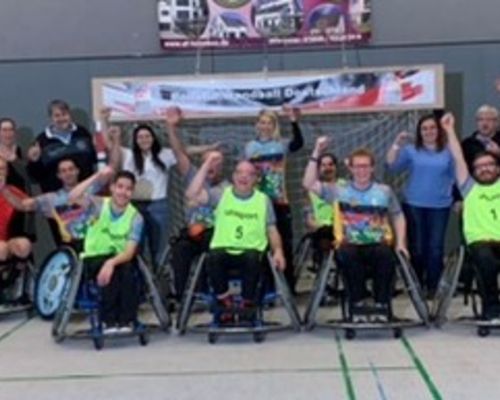 Handball Allstars spielen Rollstuhlhandball